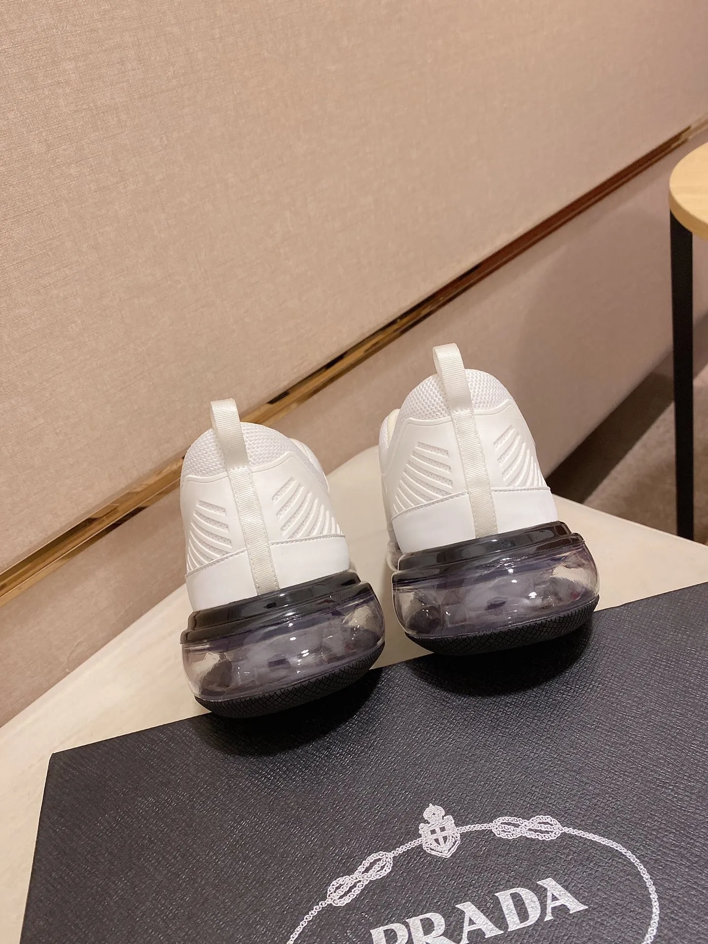 Factory price: 640💰 ✔️✔️✔️High-quality new PRADA counters are launched simultaneously. The new men's shoes and 😘fabric are made of high-tech glue-spraying technology. Lining: Full cowhide lining. 👍🏿 High-end ☄️ air-cushion molded anti-slip rubber outsole, exquisite lines, simple and elegant, comfortable and high-end for leisure travel. Code number: 38 to 45